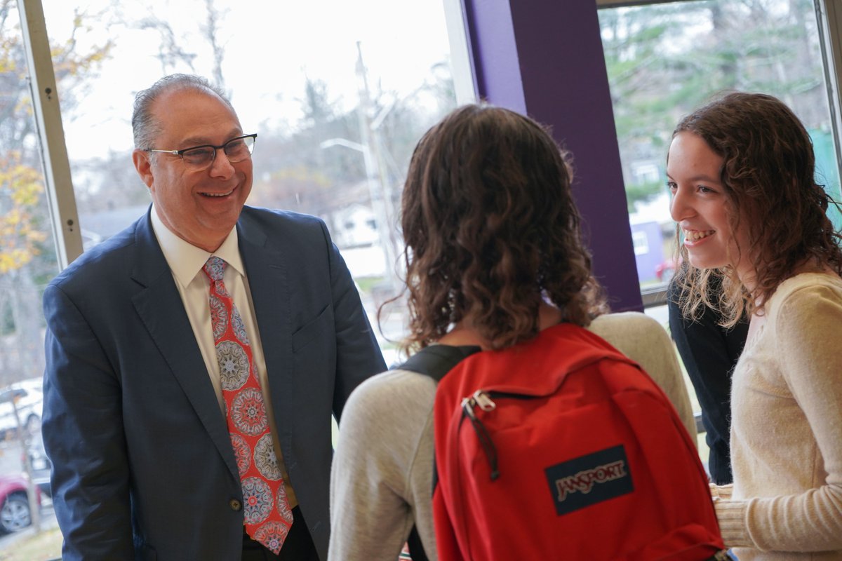 ccsdschools's tweet image. Endless career paths await #ClarkstownCSD students! Today’s CHSN Career Fair connected learners with professionals from many fields, while providing the opportunity to build key networking skills. Thank you to all who shared their expertise! #ClarkstownCommitment #Motivated