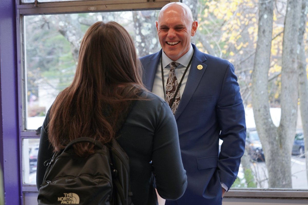 ccsdschools's tweet image. Endless career paths await #ClarkstownCSD students! Today’s CHSN Career Fair connected learners with professionals from many fields, while providing the opportunity to build key networking skills. Thank you to all who shared their expertise! #ClarkstownCommitment #Motivated