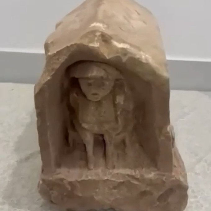 Kırıkkale’de jandarmanın “Anadolu Mirası” operasyonunda, Roma dönemine ait ve yaklaşık 5 milyon lira değerinde bir mezar steli ele geçirildi.