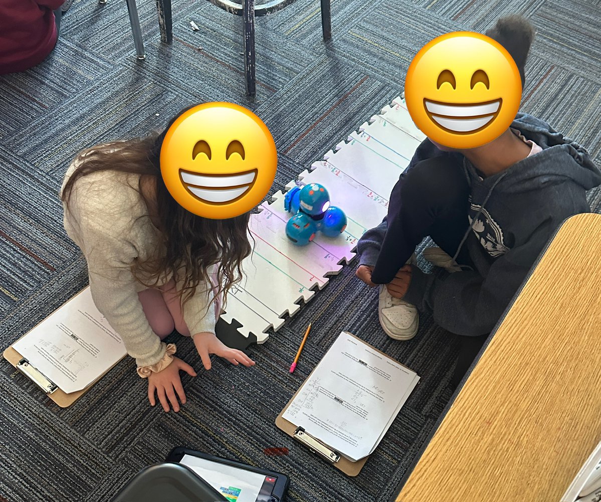 DrCaslerFailing's tweet image. This week I had the privilege to guest teach in my former Grad Ss&apos; 5th-grade math class. Her Ss were learning about fractions, so I created a lesson on fractions using Dash and Blockly code. There was a lot of discourse and fun to be had!
#mathisfun
@GeoSouthernCOE