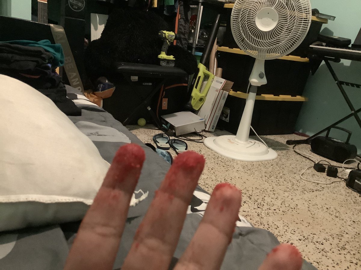 p3ashooter025_'s tweet image. Goodbye world. We are Takis.