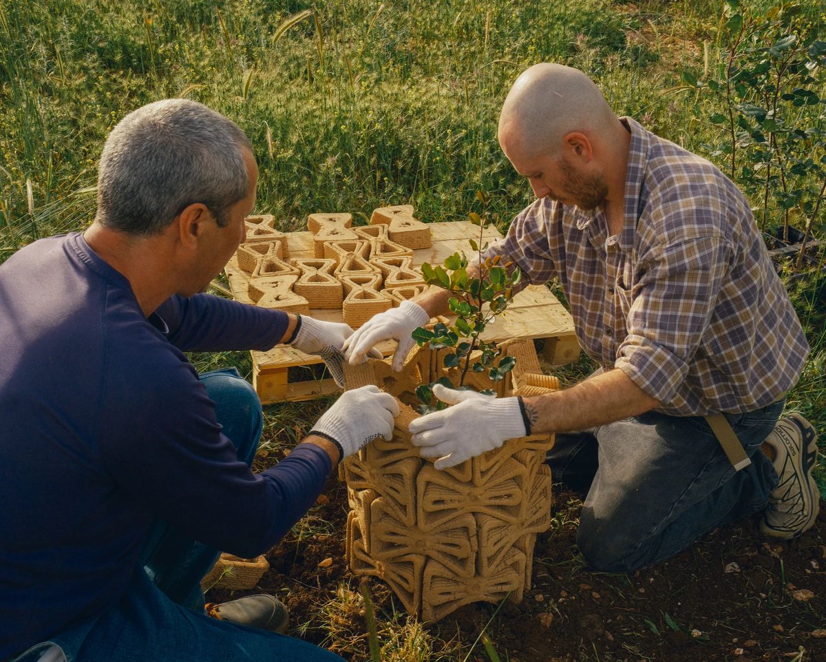 nwtls's tweet image. Blending ancient land-shaping traditions with cutting-edge fabrication, a new project called TreeSoil is reimagining how architecture can support vul…

newatlas.com/environment/tr…

#TreeSoil #EcoArchitecture #SoilSolutions #RoboticConservation