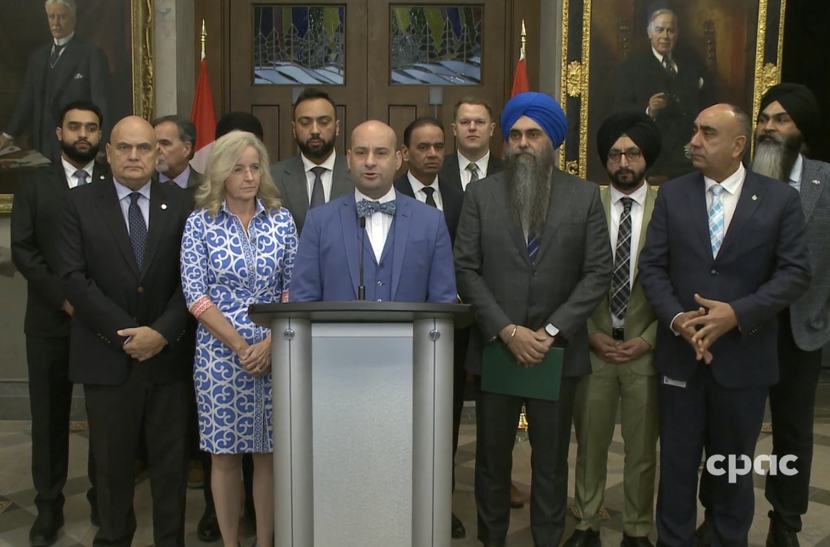 AmanpreetSGill's tweet image. I stood with my Conservative team and caucus members, MPs @FrankCaputoKTN and @TimUppal to address rising extortion and crime.  Crime is spreading, and weak Liberal laws put Canadians at risk. 

We’re fighting for stronger laws and safer communities. #cdnpoli #toughoncrime #cpc