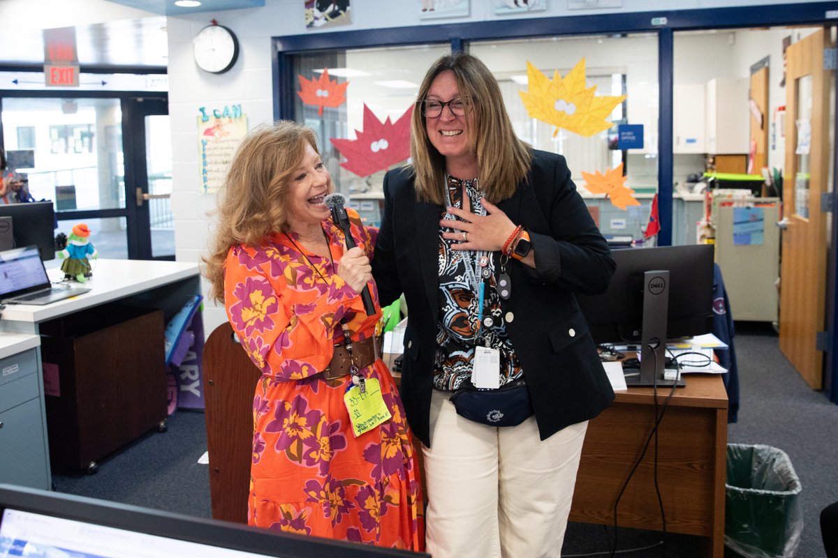 my_pcs's tweet image. Our Top 10 finalists for the 2025-26 PCS Teacher of the Year! 👏👏👏 Please join us in celebrating Bobby Coston Jr., Kathleen Earle, Kira Guyotte, Adam Kersey, Mariangelie Vazquez Llanis, Christine Marr, Brian Minkin, Jennifer Narkier, Gina Sciolino, and Denise White! #PCSProud