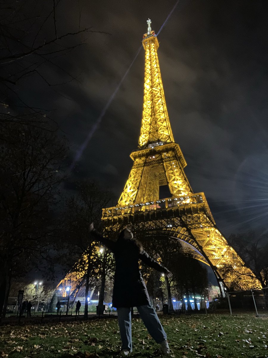 hhthacker's tweet image. paris trip before vs after public speaking