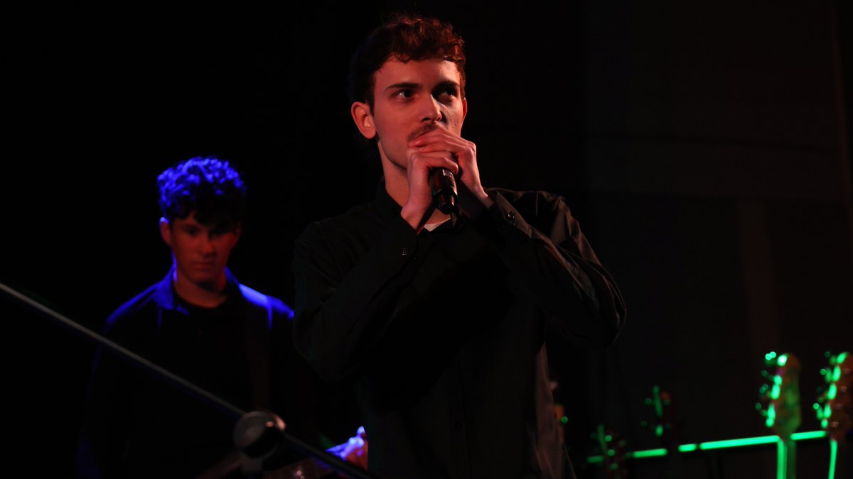 Forget the John Lewis Advert... #ShiplakeMusic tell us when Christmas is on its way when they put on their annual WInter Concert! Bands, choirs, ensembles; we had the lot tnoght as every year group was represented on stage. Well done to all the performers!
#ShiplakeInspirational