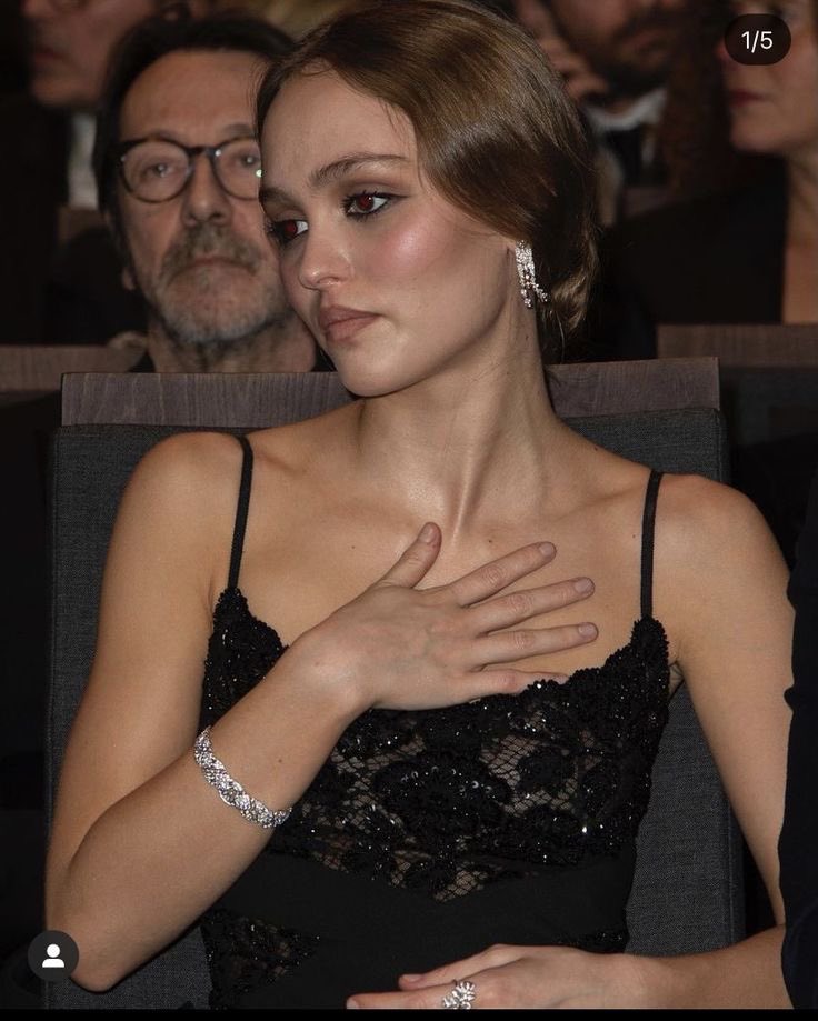 swansilhouette's tweet image. Such an elegant kind of beauty