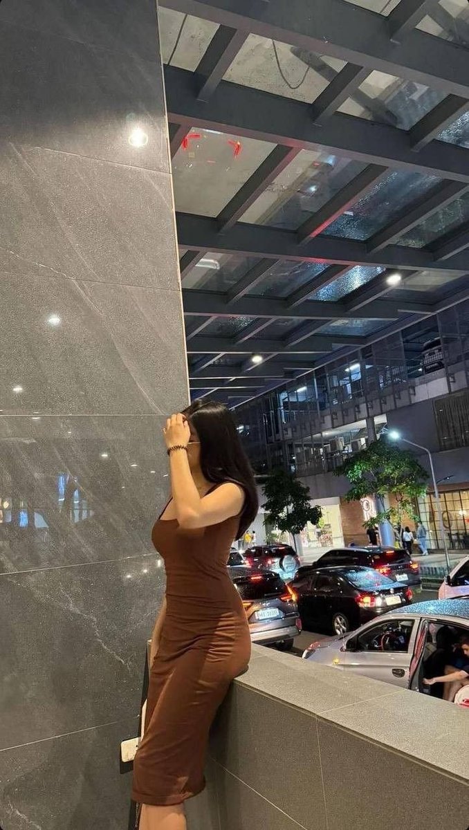 Stepping into the night like I own the moment 💫🌃✨💃#CityNights #ElegantVibes #BrownDressMagic #NightOutFit #ChicLifestyle