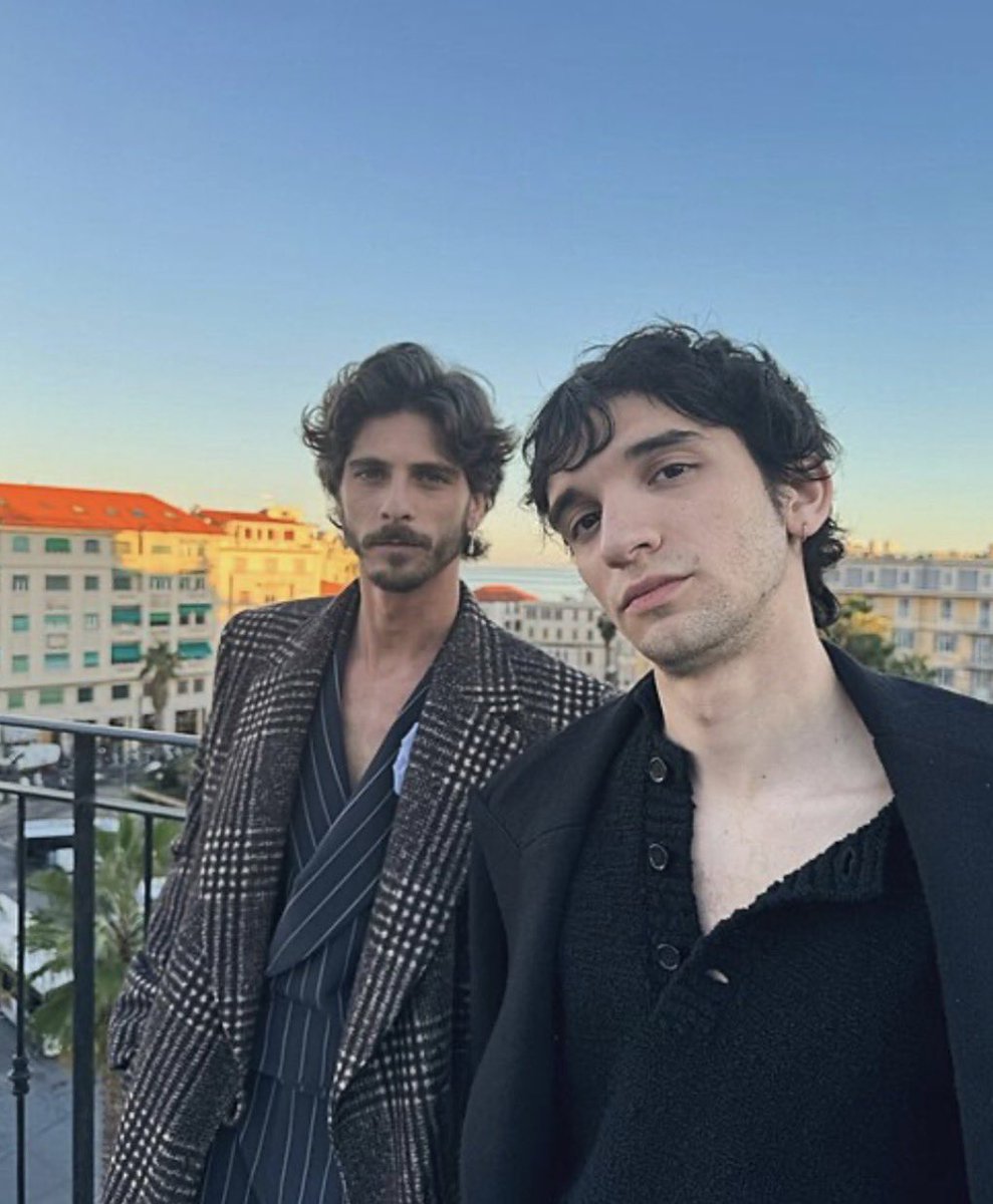 N0NAVEVIPENSAT0's tweet image. Oggi non avevi ancora pensato ai Santi Francesi 
#XFACTOR