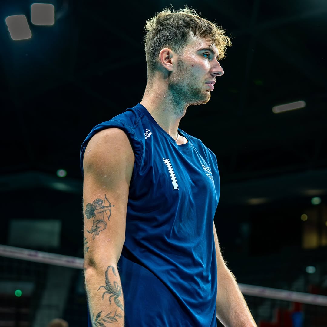 ❗️ KOLEJNE MVP DULSKIEGO! 🔝

Nasz atakujący poprowadził Niceę do ważnego zwycięstwo w czterech setach z Paryżem! ✅️

🇵🇱 DAWID DULSKI  🆚️
PARIS VOLLEY  (3-1):

▪️ 2️⃣3️⃣ PKT 
▪️ +16
▪️ 56% w ataku (19/34)
▪️ 2 asy serwisowe 
▪️ 2 punktowe bloki
▪️ 7 zanotowanych obron 

DULSKI