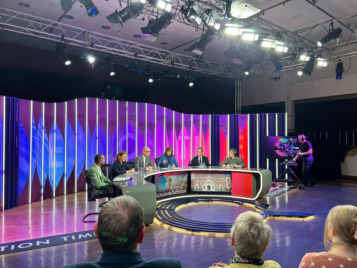 bbcquestiontime's tweet image. Welcome back to Question Time, tonight we’re in Loughborough

You can tune in now via the @BBCSounds live news stream, or watch now on @BBCiPlayer and the @BBCNews Channel

Join the conversation using #bbcqt 

bbc.co.uk/iplayer/episod…