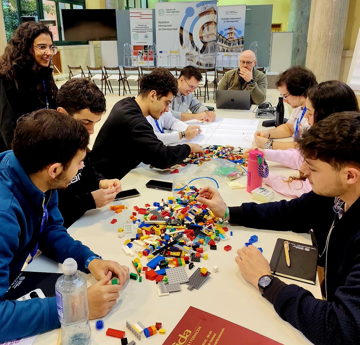 kriesgo's tweet image. Que semana mas bien aprovechada para los estudiantes universitarios de toda España participantes en el HACKATHON CIBERSEGURIDAD UNIOVI que la @uniovi_info y el @INCIBE han promovido en Oviedo y en el que hemos colaborado con metodología by @FIDACONSULTORES para lanzar innovación