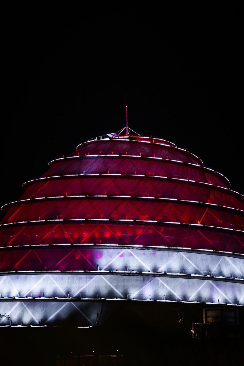 RadissonKigali's tweet image. The Kigali Convention Centre dome shines in the colors of the Qatar flag tonight, in honor of His Highness Sheikh Tamim bin Hamad Al Thani, Emir of the State of Qatar, during his two-day Official Visit to Rwanda. 🇶🇦✨

#KigaliConventionCentre #RadissonBluKigali #RadissonHotels