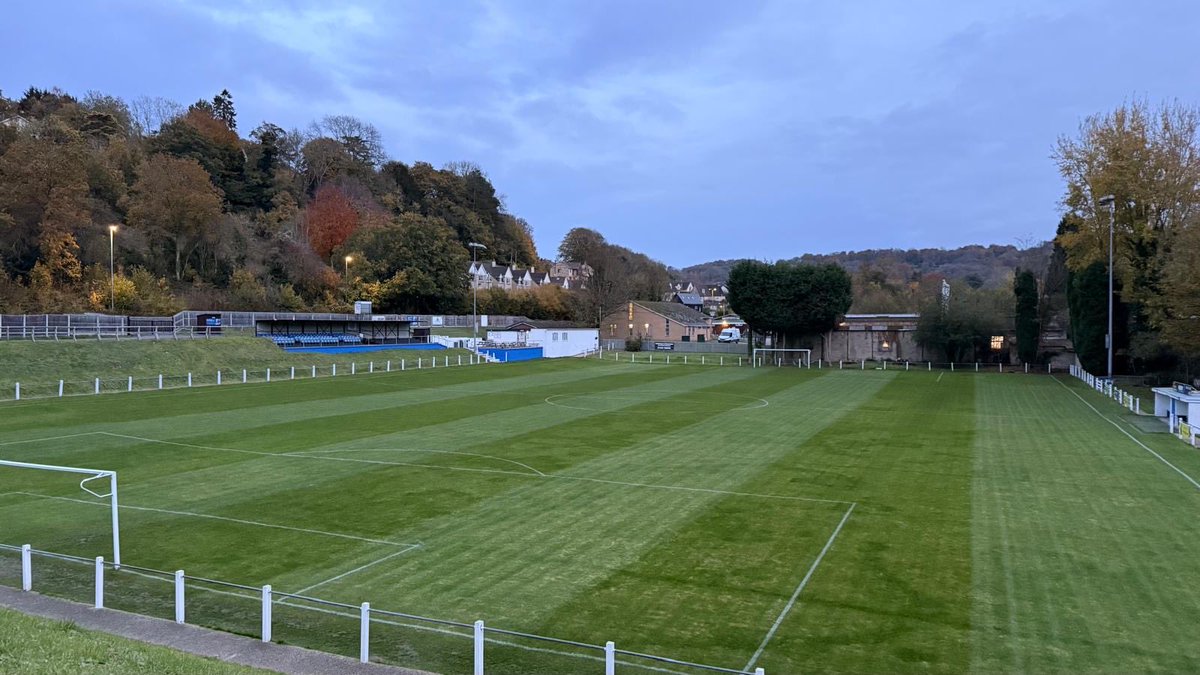 Btfcthemeadow's tweet image. 🔵⚪️ NEXT MATCH 🔵⚪️

We welcome @clannyfc to The Meadow this Saturday in another league game.

⏰- 3:00pm KO
💰- £7 Adults £5 concessions 
🏟️- The Meadow GL5 2SH 
🍺- Available

The Lilywhites will be looking to put things back on track, after conceding two late goals to let the…
