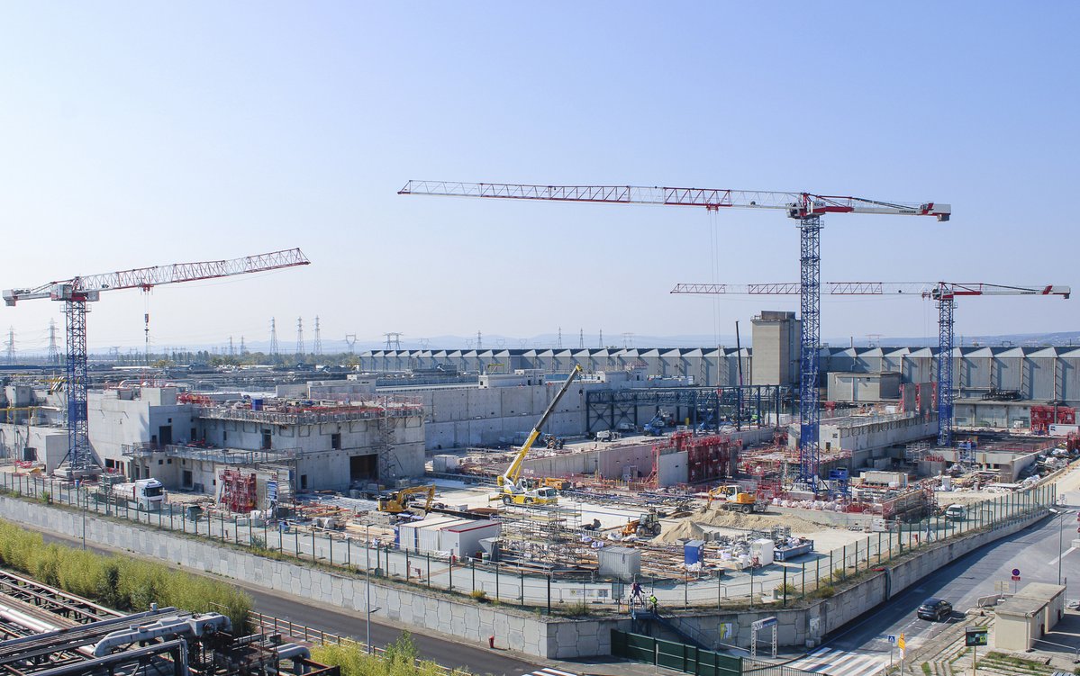 Oranogroup's tweet image. #Decarbonization &amp;amp; energy #Sovereignty: visit from the @EIB to the @OranoTricastin site

€400M #EU funding that will, by 2030, help enable the extension of the Georges Besse II enrichment plant, to supply 60% of 🇪🇺 households.

More information ➡️ bit.ly/4o17Uah