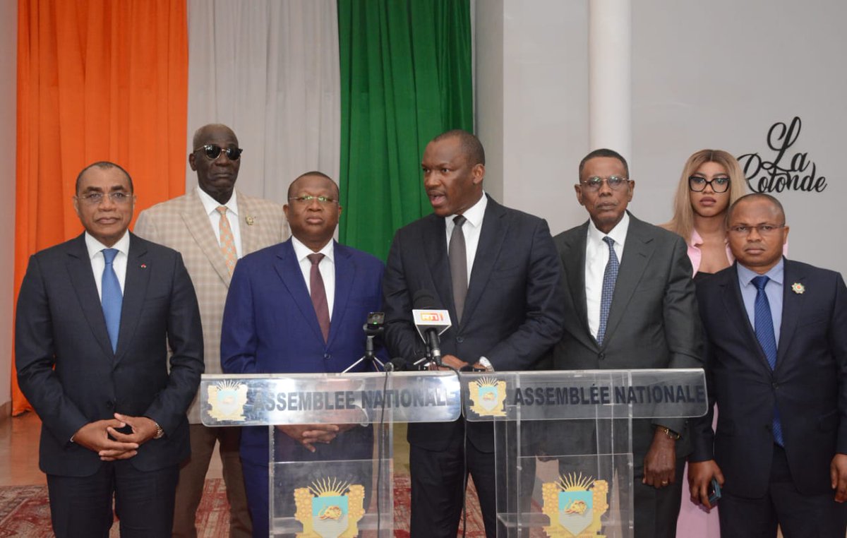 MINCOM_CI's tweet image. La CAEF de l’Assemblée nationale a adopté à la majorité le budget 2026 du Ministère de la Communication, présenté par le Ministre Amadou Coulibaly. Le budget est arrêté à 39,8 milliards FCFA après échanges avec les députés.
#CommunicationCI #Budget2026 #MICOM