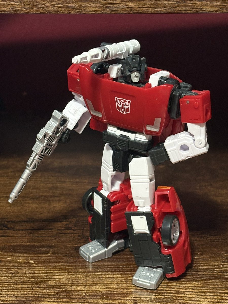 RubySoupy3D's tweet image. So guess who bought a toy hax set for my sideswipe (left old right new)