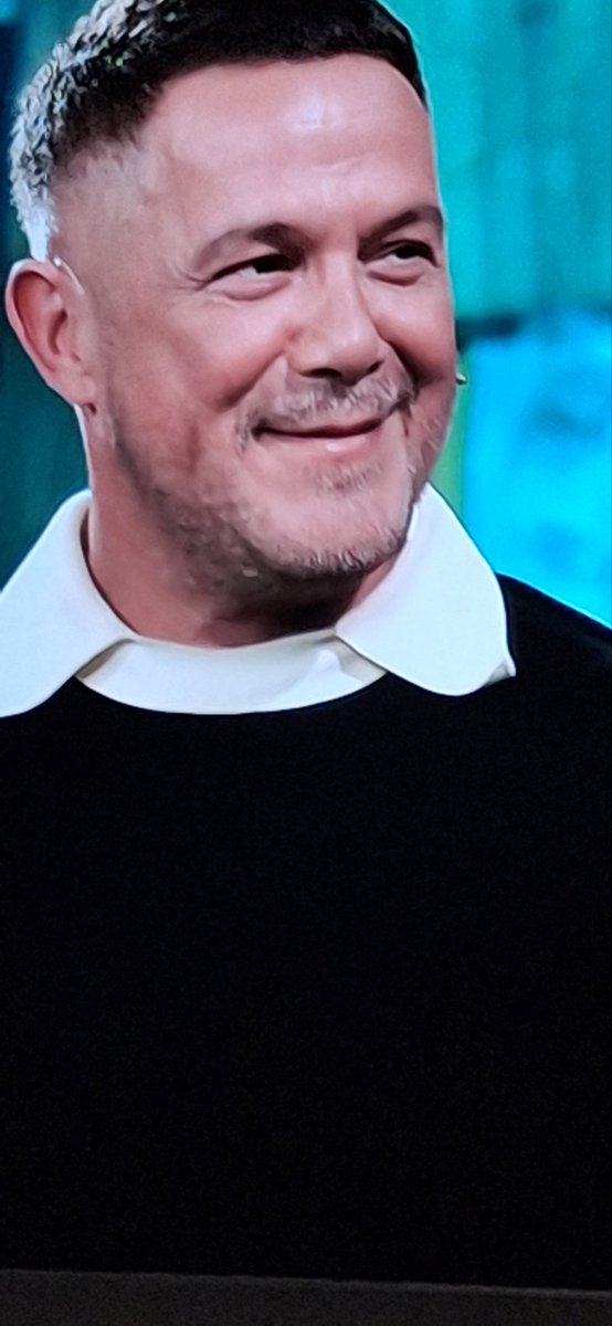 #larevuelta Alejandro sanz ha venido con su babi recién salido de la guarde.
<a href="/LaRevuelta_TVE/">La Revuelta</a> #larevueltatve