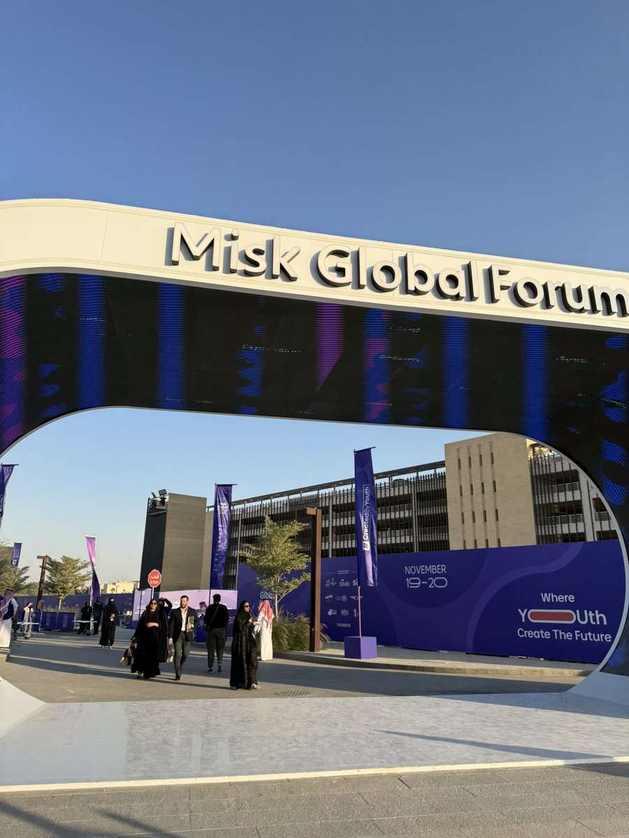 Lk_Alhammad's tweet image. اليوم كانت لي فرصة في حضور منتدى مسك العالمي2025 وكانت تجربة ثرية بكل معنى الكلمة تعرّفت على أفكار جديدة والتقيت بأشخاص مُلهِمين وشاهدت نماذج شبابية تصنع فارق حقيقي💜
#منتدى_مسك_العالمي