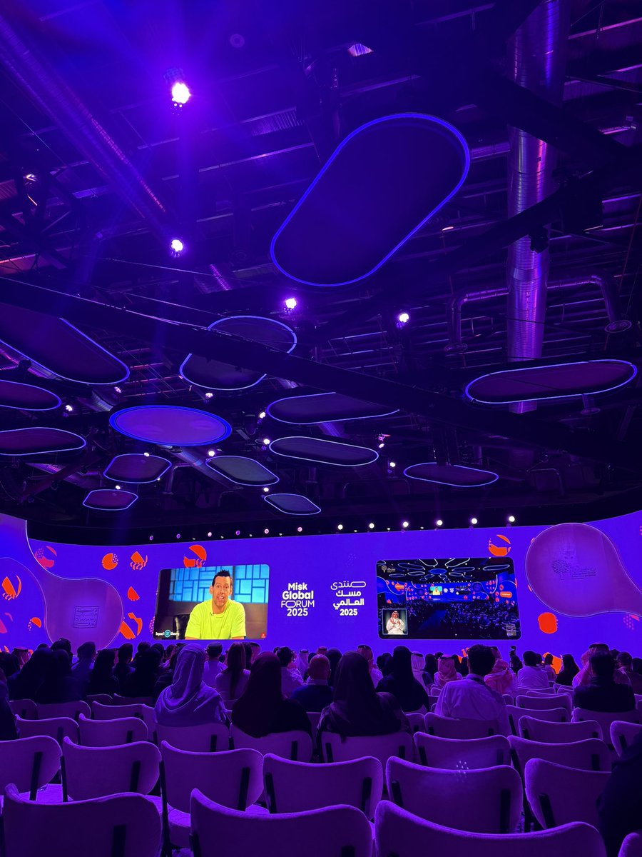 Lk_Alhammad's tweet image. اليوم كانت لي فرصة في حضور منتدى مسك العالمي2025 وكانت تجربة ثرية بكل معنى الكلمة تعرّفت على أفكار جديدة والتقيت بأشخاص مُلهِمين وشاهدت نماذج شبابية تصنع فارق حقيقي💜
#منتدى_مسك_العالمي