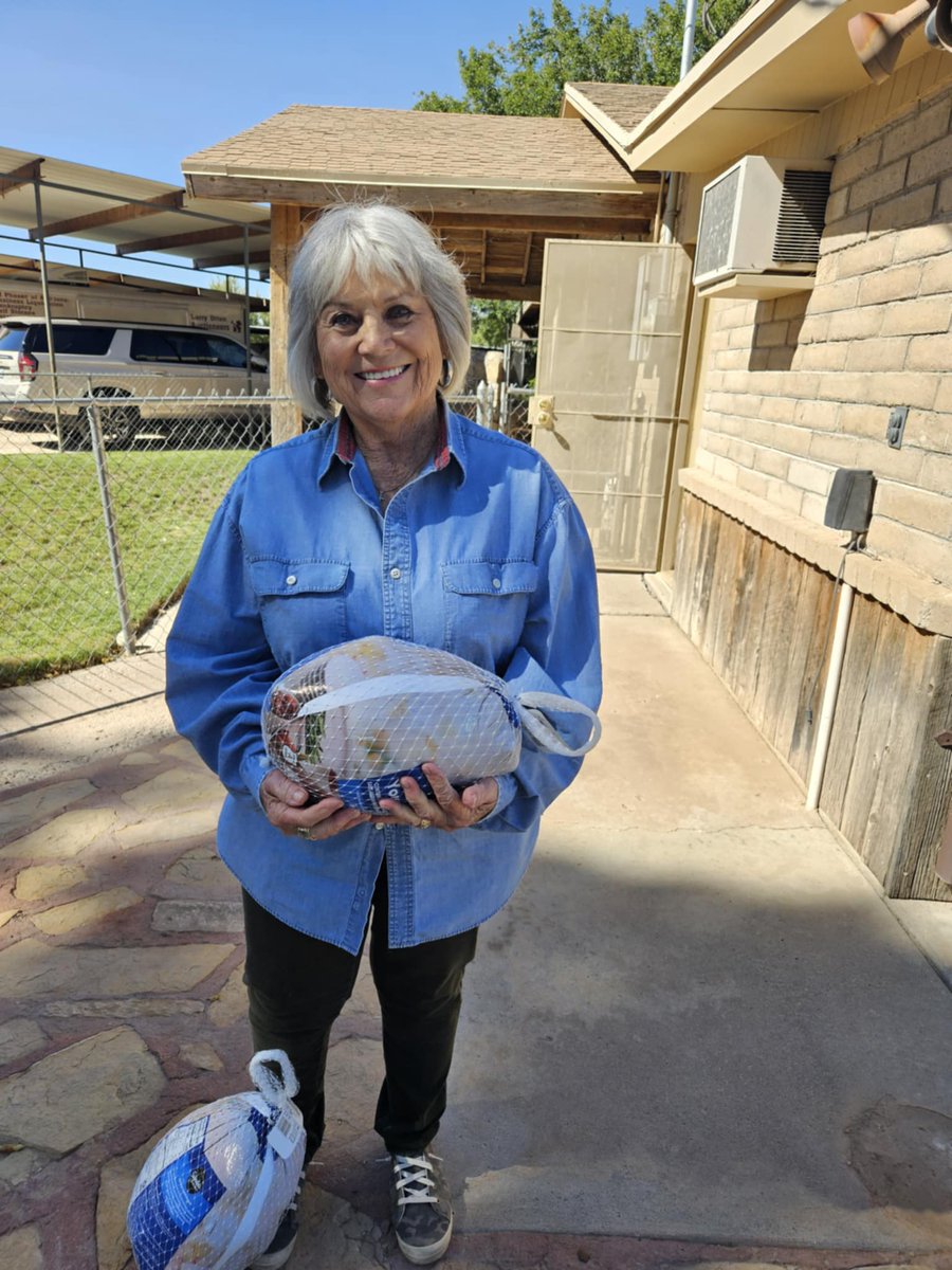 RepMaryGonzalez's tweet image. Our office was proud to partner with PepsiCo and the Knights of Columbus to help provide the Clint Food Pantry turkeys this holiday season. Thank you to everyone who helped make this initiative successful. Community means taking care of each other and giving what we can. #txlege