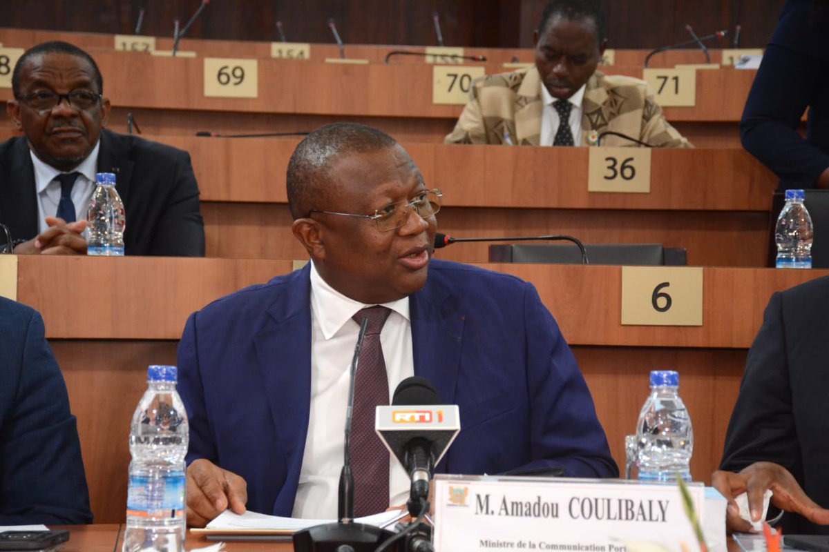MINCOM_CI's tweet image. La CAEF de l’Assemblée nationale a adopté à la majorité le budget 2026 du Ministère de la Communication, présenté par le Ministre Amadou Coulibaly. Le budget est arrêté à 39,8 milliards FCFA après échanges avec les députés.
#CommunicationCI #Budget2026 #MICOM