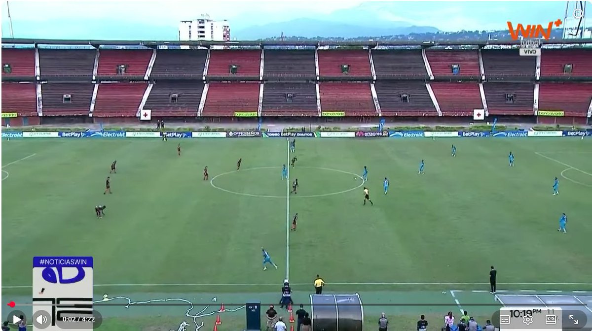 Dicen que los fantasmas siempre aparecen en lugares solos.

Por eso aqui siempre esta el de la B