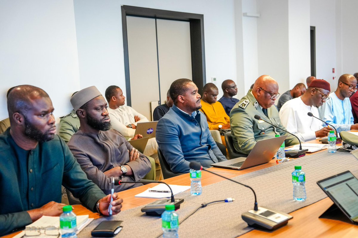 PrimatureSN's tweet image. #PrimatureSN Le Premier ministre @SonkoOfficiel a présidé ce jeudi au Building administratif, la réunion du Comité de mise en œuvre des mesures du Plan de redressement économique et social. Une rencontre qui a permis de constater les résultats probants qui permettront de mieux…