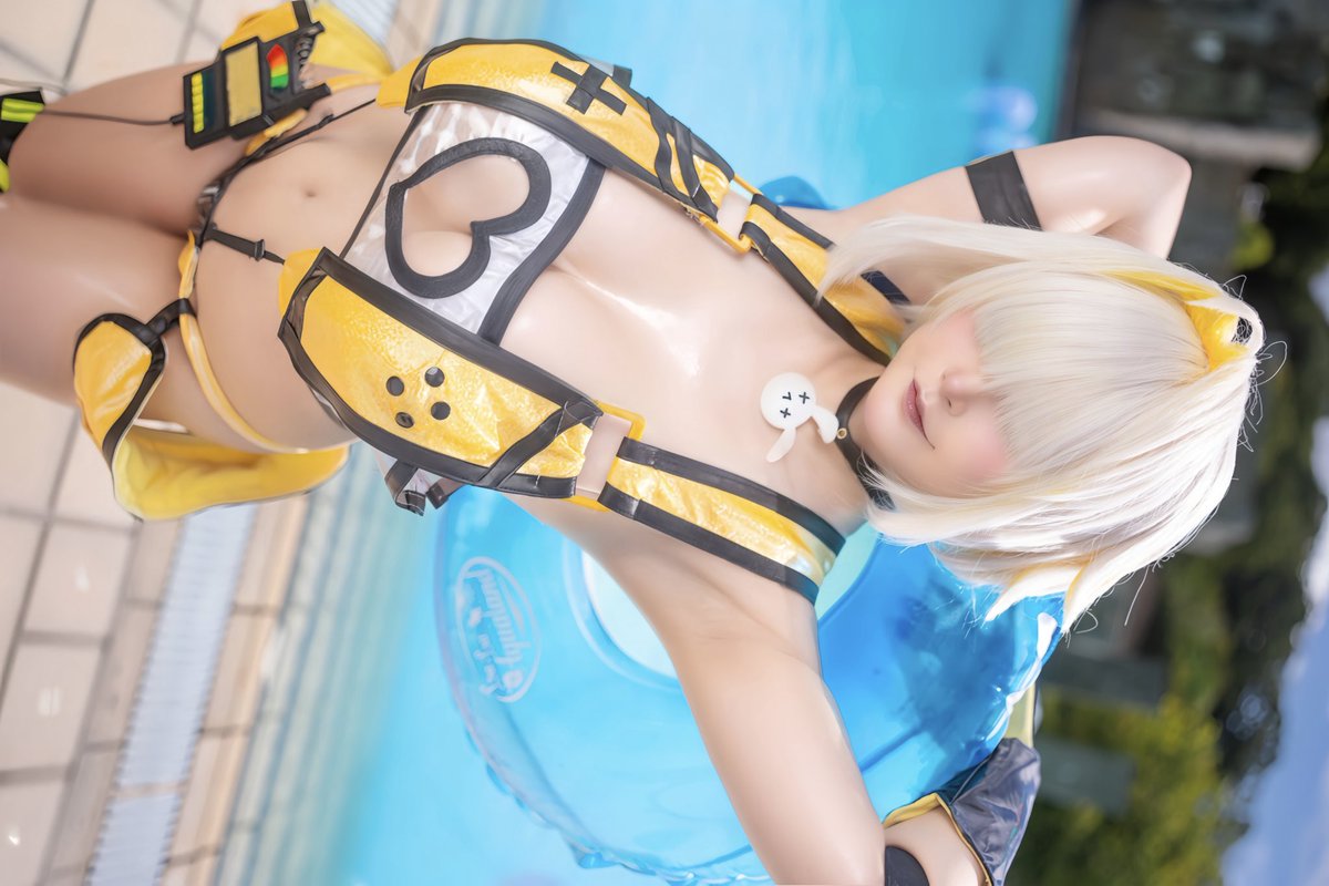 Boom Boom Boom !

 #NIKKE #NIKKEcosplay