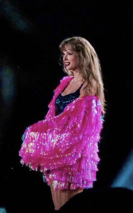 giftedswifted's tweet photo. I was obsessed with the pink https://t.co/DEnp0Bkq63