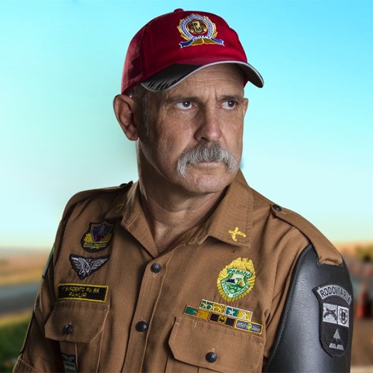 republiqueBRA's tweet photo. 😬 Sargento Fahur responde Oruam após o filho do líder do Comando Vermelho (CV) afirmar que o deputado morrerá em breve:

🗣️ Oruam: “Daqui a pouco tu morre de velhice, cara kkkkkk.”

💥 Fahur: “Talvez daqui a pouco eu morra mesmo de velhice, mas teus amiguinhos da Penha e do Alemão foram antes.”
