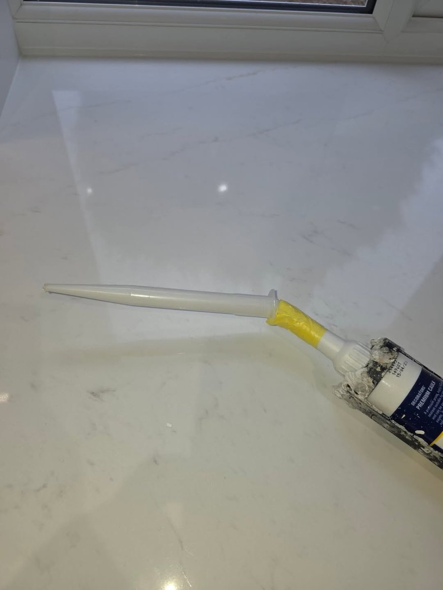 DecoratorsU's tweet image. Anyone else do this for caulking round tight corners?

#caulking #decorator #decorating