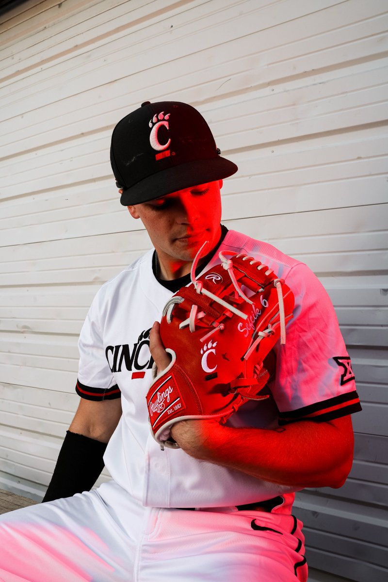 Under the lights 🚨

#Bearcats | #TenGames