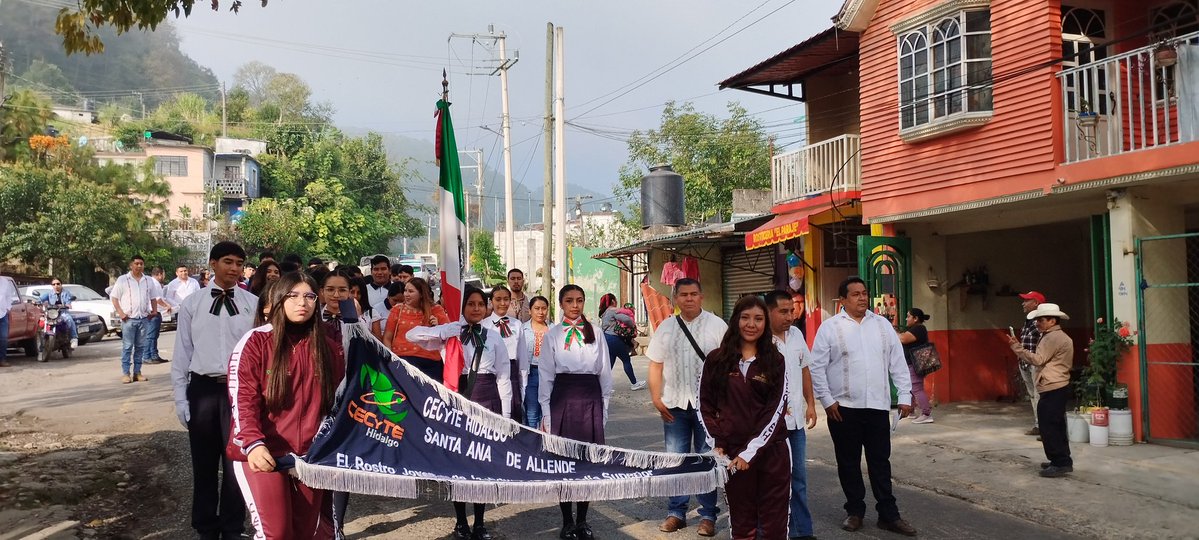 CecyteSantaAna's tweet image. #CECyTEH #Desfile

Con gran fervor cívico y entusiasmo, nuestra comunidad educativa Cecyte Hidalgo Santa Ana de Allende participó activamente en el Desfile Conmemorativo del Aniversario de la Revolución Mexicana 2025.

#SomosUnEquipoTransformandoElFuturo

@edmundo_rmz