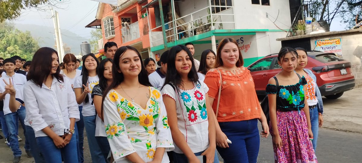 CecyteSantaAna's tweet image. #CECyTEH #Desfile

Con gran fervor cívico y entusiasmo, nuestra comunidad educativa Cecyte Hidalgo Santa Ana de Allende participó activamente en el Desfile Conmemorativo del Aniversario de la Revolución Mexicana 2025.

#SomosUnEquipoTransformandoElFuturo

@edmundo_rmz