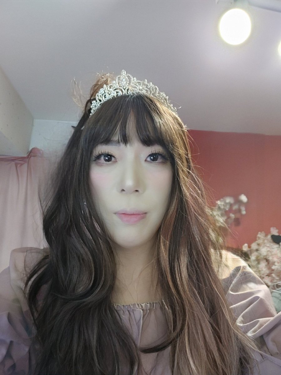 おはようございます🎵🤍
週末だ！今日も頑張って仕事に行って来ま〜す！