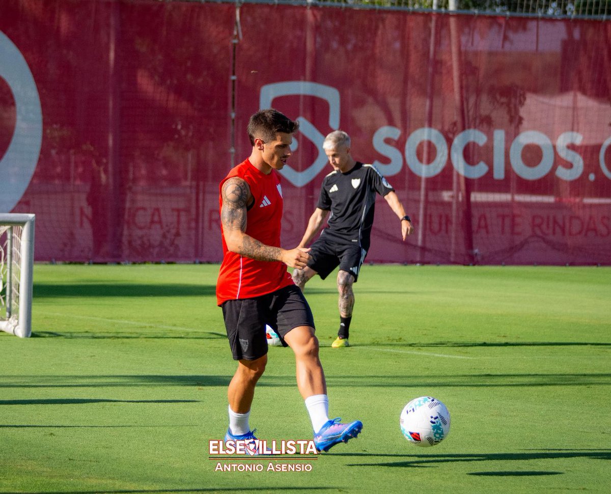 elsevillistacom's tweet image. 🗣️ Alfon: &quot;Quiero que la afición vea el jugador que soy y disfrute&quot;

#️⃣ #TDSDeporte #SevillaFC 

✍🏼 Álvaro Díaz
📷 Antonio Asensio

🔗 elsevillista.es/2025/11/alfon-…