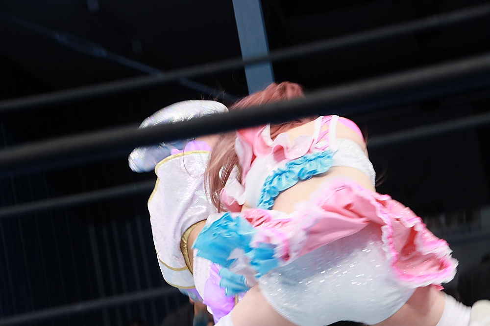 sathuki_99's tweet image. hot！Step！JUMP！
～hotシュシュ板橋大会～
2025年11月3日(月・祝)17時30分開始
#prhot

第3試合 タッグマッチ30分
#しのせ愛梨紗 ＆ #緋彩もえ
 vs
#薮下めぐみ ＆ #緋彩ませ