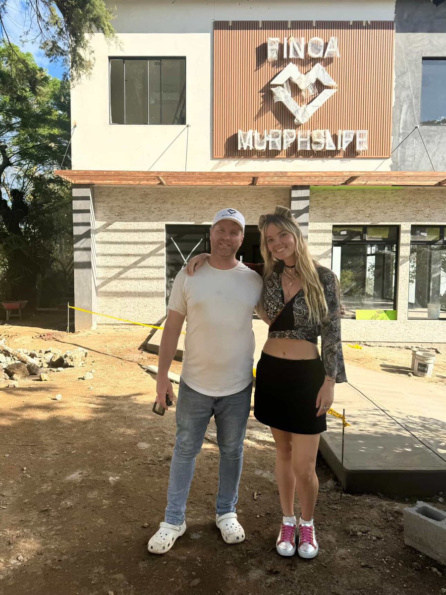 MURPHSLIFE's tweet image. We may have found our newest doctor/singer for our soon to be holistic medical center 😜😜  @iyahmaymusic