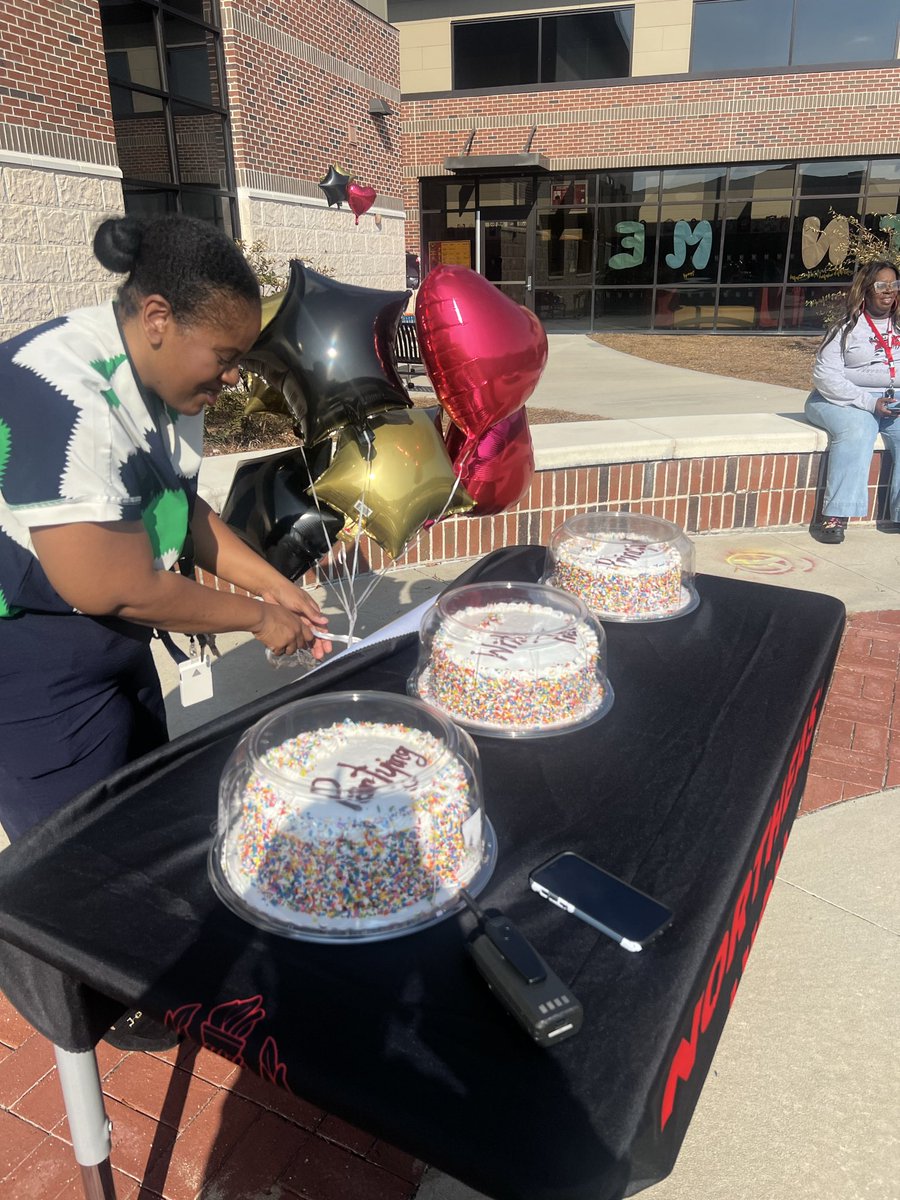 Donna W Thompson tweet media