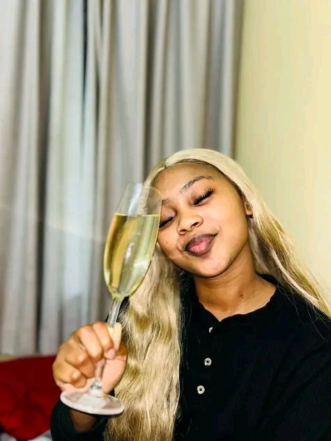 Road to 6k followers thank you so much guys I appreciate you all cheers.🥂🥰