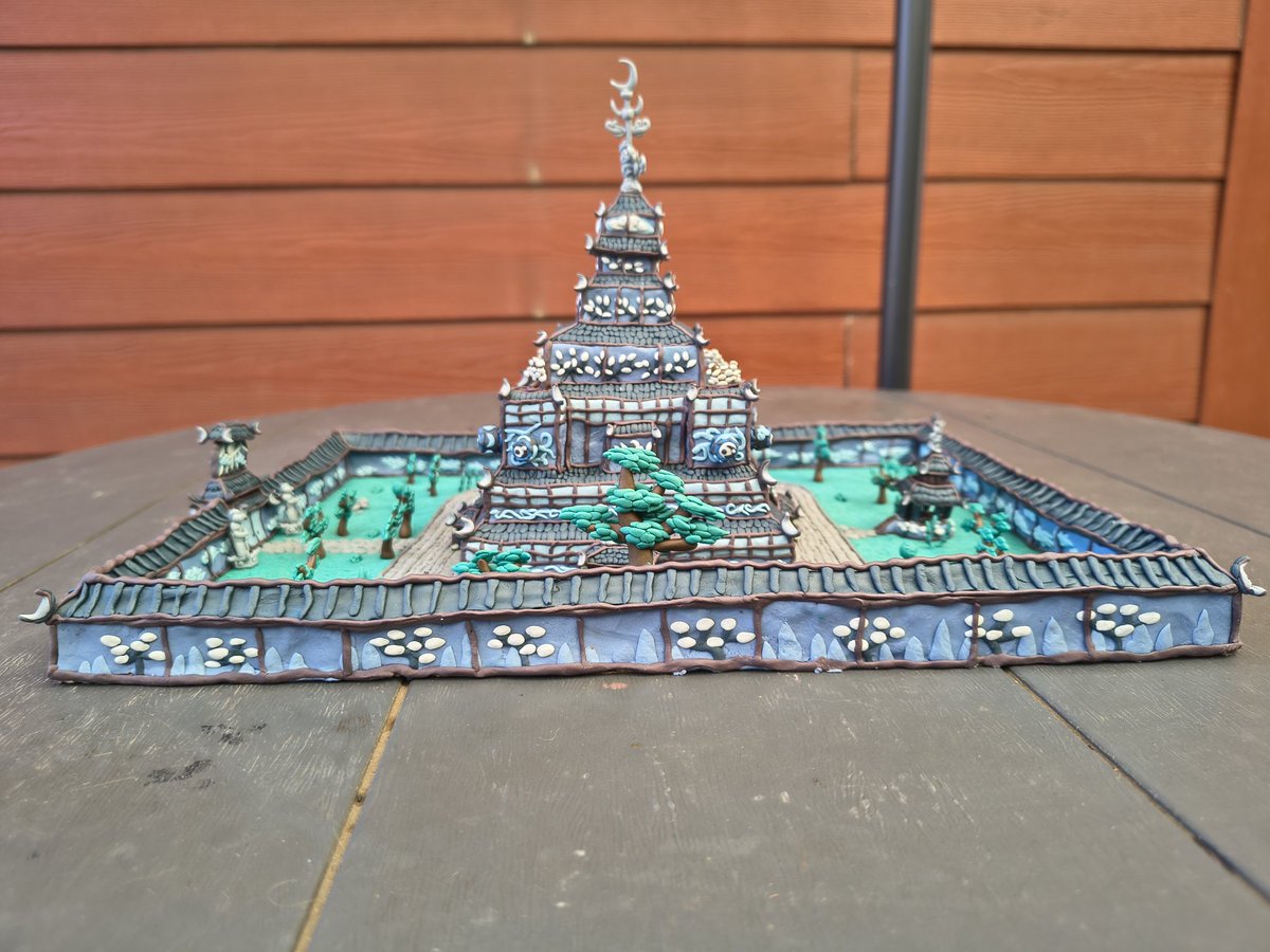 Presentando ahora, una maqueta de un palacio de tipo asiático entorno a la luna, espero les guste👍 #moon #Luna #Palacios #Asia #art #maqueta