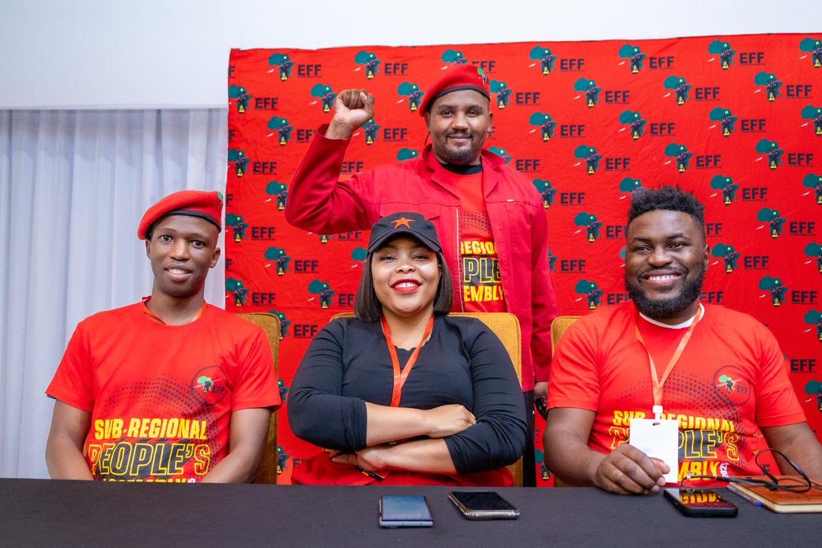 effsubregionc's tweet photo. ♦️♦️♦️In Pictures ♦️♦️♦️

The newly elected SRCT of Sub-Region C, Chairperson Cllr Ennie Makhafola, Secretary Nethemba Mashudu, Treasurer Siba Mxinwa joined by the provincial chairman and the rest of the SRCT

#EFFSRCT #SubRegionC #EconomicFreedomFighters #EFF #EFFLeadership https://t.co/e1xhHn5YrW