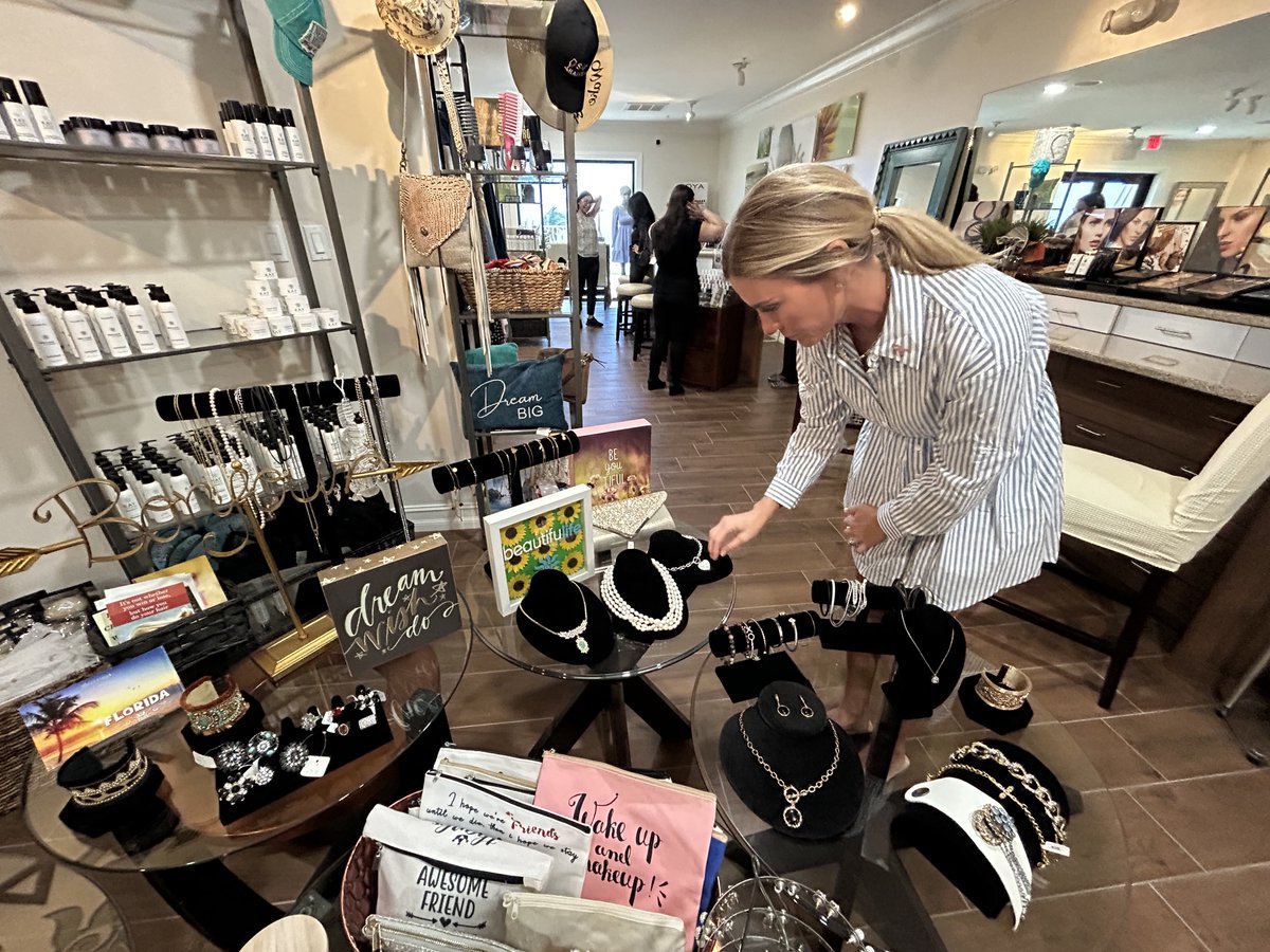 SundialResort's tweet image. When was the last time you had a spa day? Discover all that Kay Casperson Lifestyle Spa &amp;amp; Boutique at Sundial has to offer in our latest blog post! #funinthesundial #sanibelisland #spaday
sundialresort.com/blog/relax-rej…