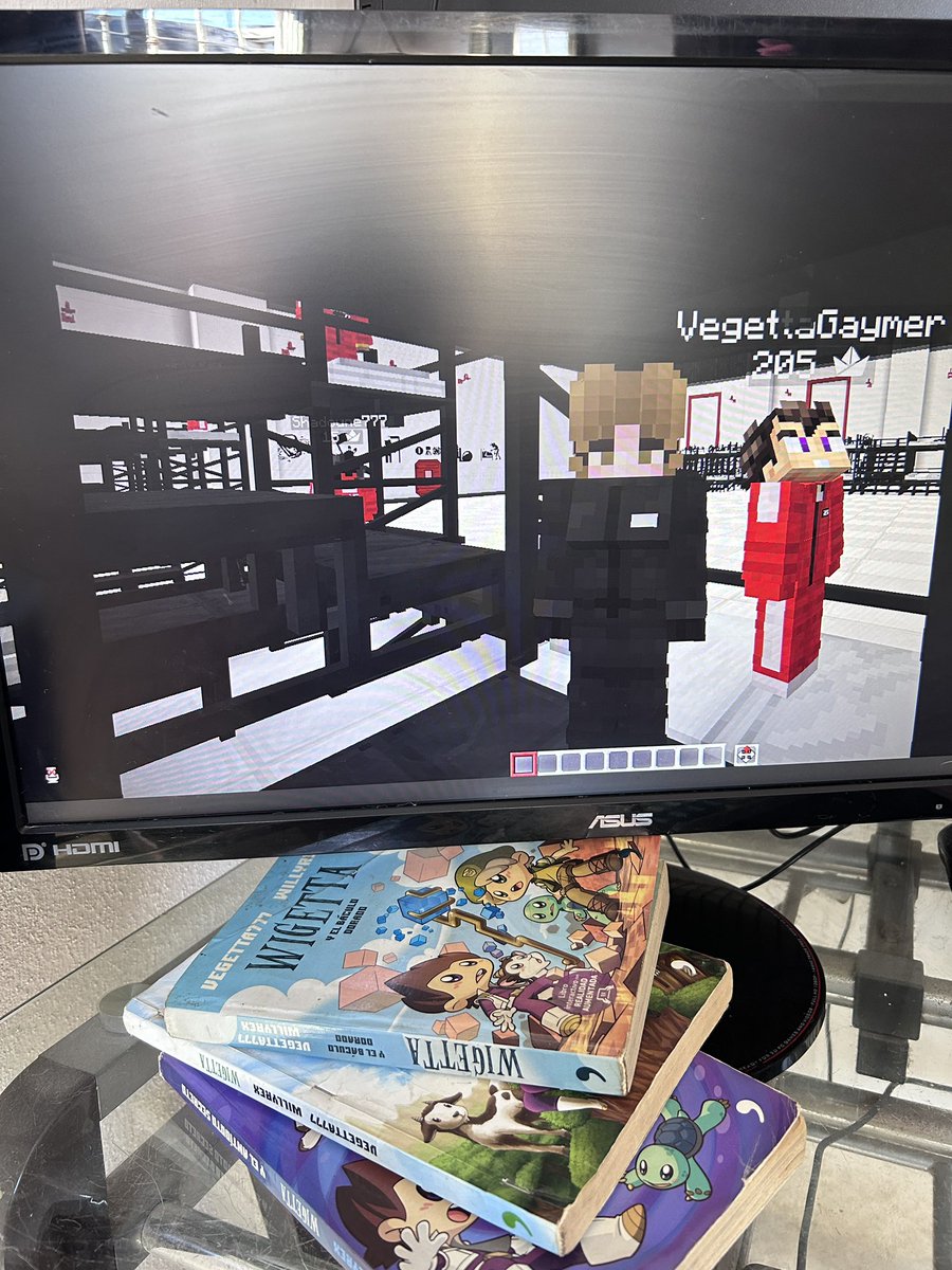 S_pphie's tweet image. Que Vegetta esté en los Squid es un sueño hecho realidad :,(
Empecé a jugar Minecraft por él y de él adopté mi amor por construir, que después me llevó a @EufoniaClub. Siempre soñé con que viera mis creaciones y por fin pasó. Te quiero mucho @Vegetta777 desde 2016 me inspiras ❤️