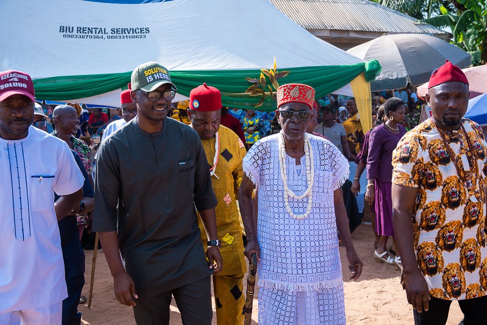 buezeofobuike's tweet image. Built for the comfort of our mothers engaging in petty trading, we commissioned the Nkwo Open Stall Market, Aguluezechukwu, Aguata LGA.

We are intentional with the drive to provide convenient business facilities for traders across the fourteen communities in Aguata LGA.…