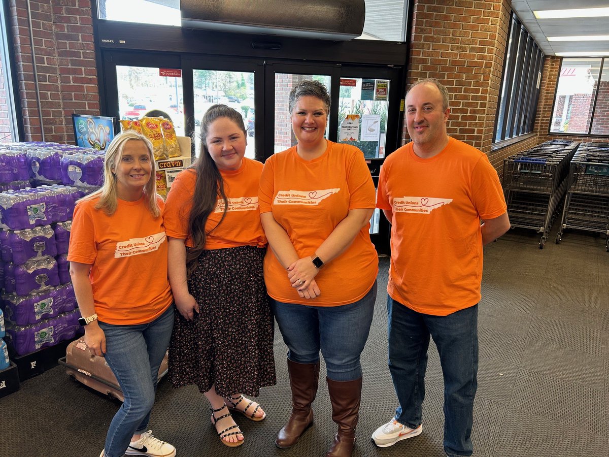 UTFCU's tweet photo. 🧡💜 UTFCU joined the 2025 Tennessee Credit Union League Grocery Giveaway with teams in Knoxville &amp; Maryville! We helped surprise Food City shoppers with free groceries as part of our mission To Improve Lives, Financially and Beyond.
#UTFCU #GroceryGiveaway #TNCUL 🧡💜 https://t.co/iEUKsRBS9u