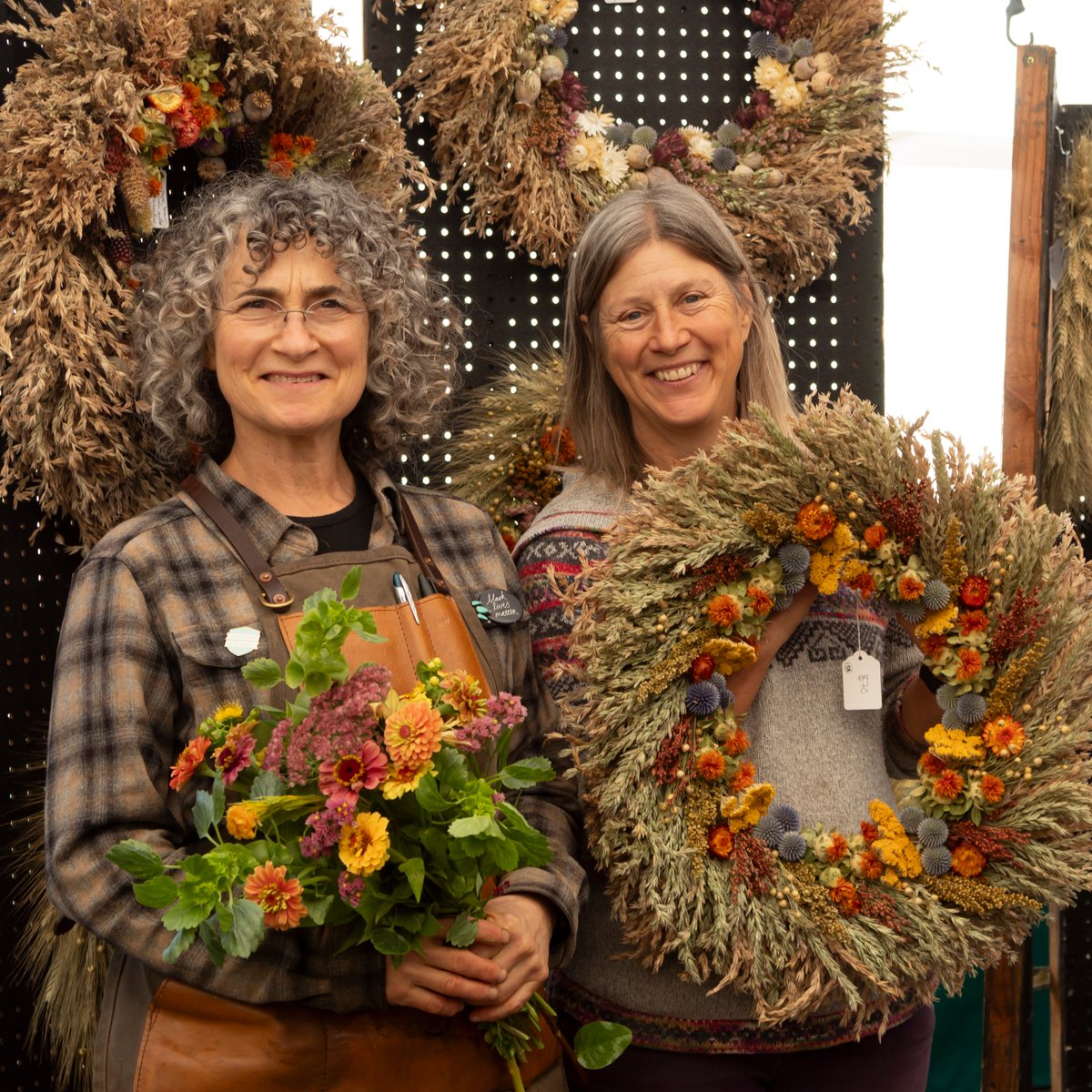 BeavertonMarket's tweet photo. Nothing beats beautiful wreaths, bird feeders, dried flower bouquets, and Christmas ornaments from Pumpkin Ridge Gardens! @pumpkinridgegardens

#beavertonfarmersmarket https://t.co/kYkKbT48R8