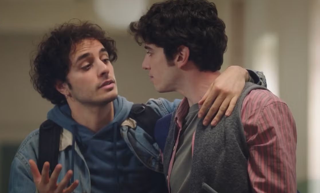 Cinguetterai's tweet image. - Mi sposo
- Con Nina?
- Sì, con Nina. Con chi me devo sposà, con te?

Sì, con lui.

#UnProfessore3 #UnProfessore #SimuelCanon