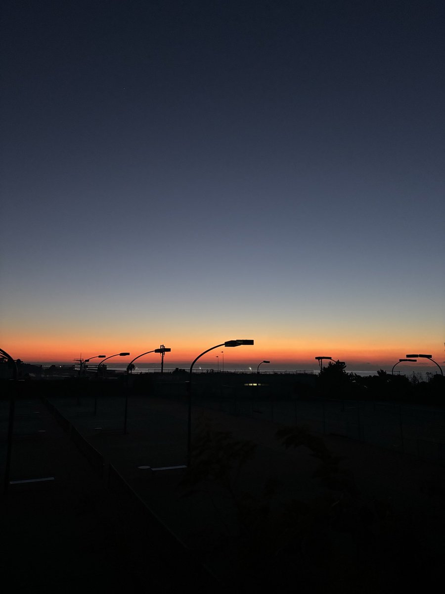 Te2u_X's tweet image. おはようございます。

iPad、Kindle専用端末、楽天kobo専用端末で電子書籍を読んでいますが、3つ持つのが煩わしくなってきました。

次はE-ink画面のタブレットを買おうかな。

でも、電子書籍リーダーって頑丈で、なかなか壊れないんですよね。電池持ちもいいし。

なかなか贅沢な悩みですw